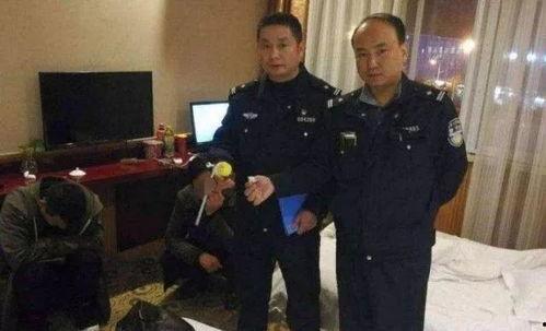 警察查房吃瓜瞬间,现场瞬间成热门话题